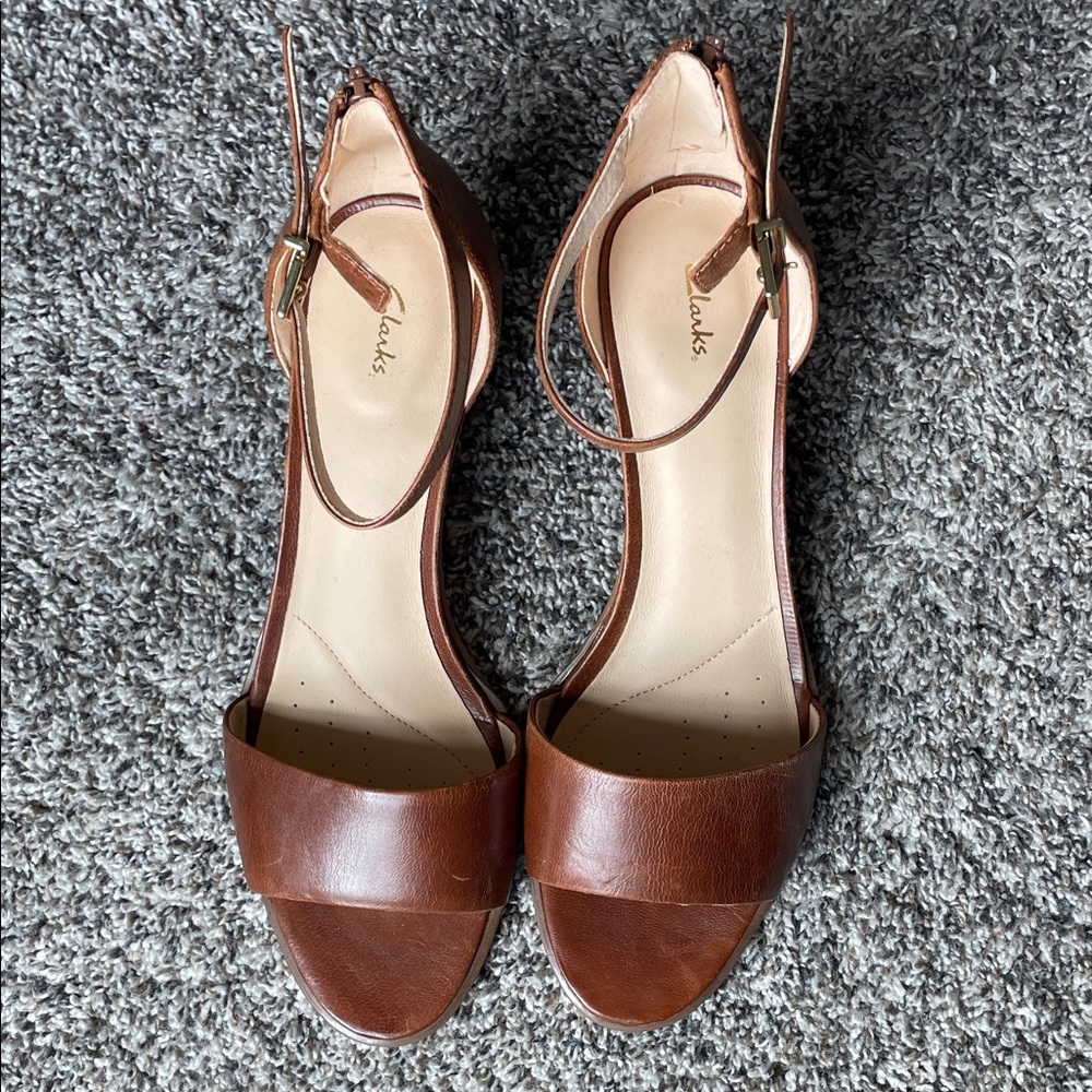 Clarks Women's Tan Leather Sandals
